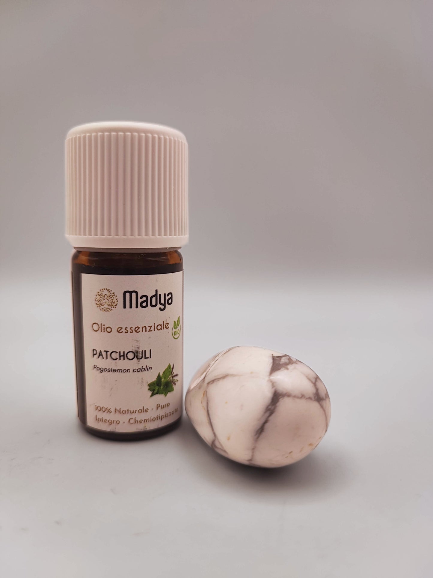 Olio essenziale di Patchouli con Howlite